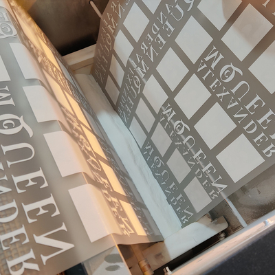 ขายปลีกกระดาษโอนกระดาษ 60cm 30cm Pet Double-sided Matte Dtf Film Roll สําหรับเครื่องพิมพ์ DTF